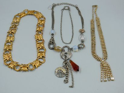 null Lot of fancy jewels and small objects of metal showcase including bracelet,...