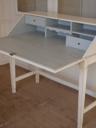 null White lacquered and molded wood sloping desk, resting on four sheath feet, the...