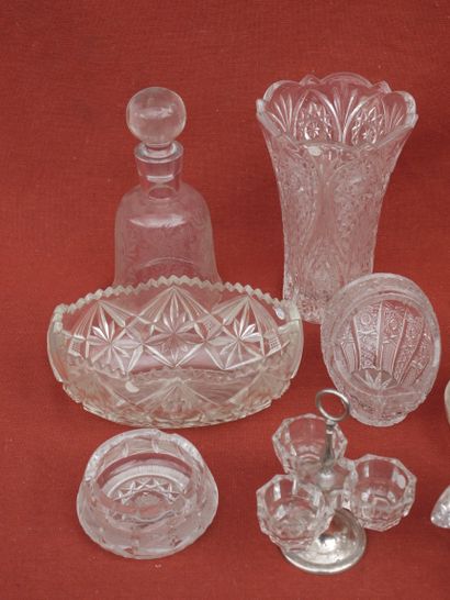 null Lot of glassware including vase, soliflore, cup, ashtray, saltcellar, bouquetieres,...