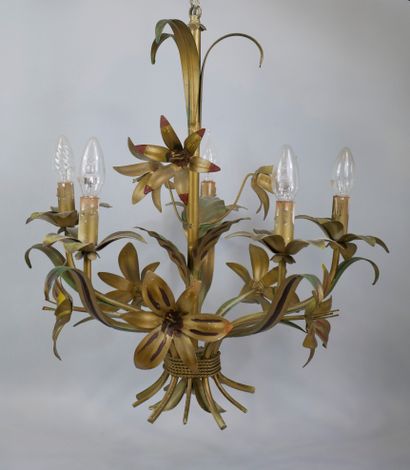 null Chandelier with five arms of lights in painted sheet metal with flowers and...