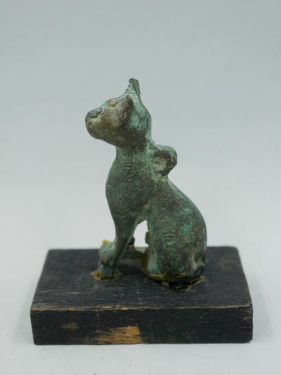 null Cat probably the Goddess Cat Bastet. Bronze. Saite style. H :6cm