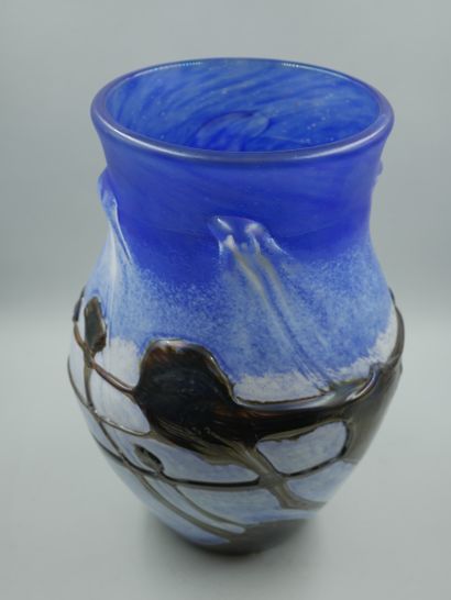 null NOVARO Jean-Claude (1943-2015), Baluster vase. Blue glass proof with brown and...