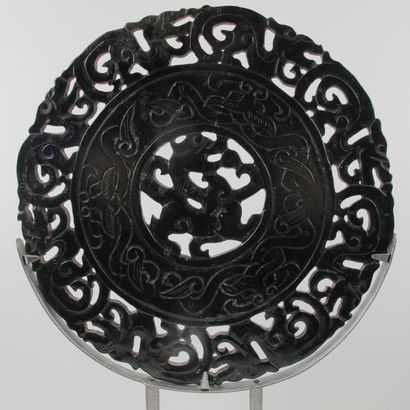 null Large archaizing Bi disc with dragon, symbol of Heaven. Black jade or related....