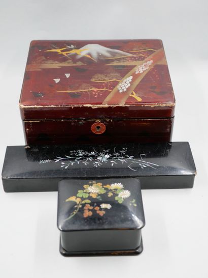null Set of three lacquer boxes, one with mother-of-pearl inlay and bamboo decoration...