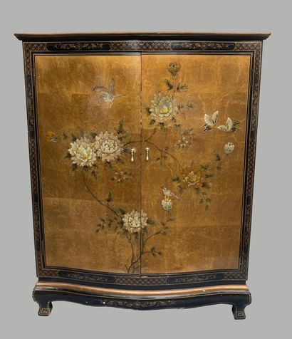 null Far-Eastern style sideboard, black and gold lacquered, opening on two doors,...