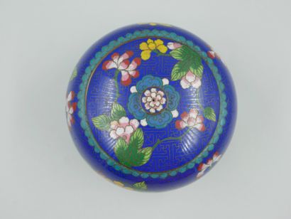 null CHINA.candy dish in cloisonné enamel. Height 10cm