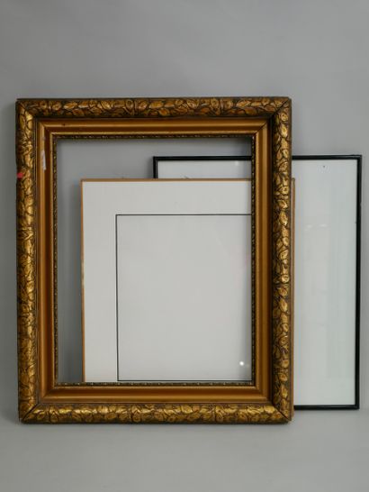 null Lot of frames, drawings, engravings. (As is)