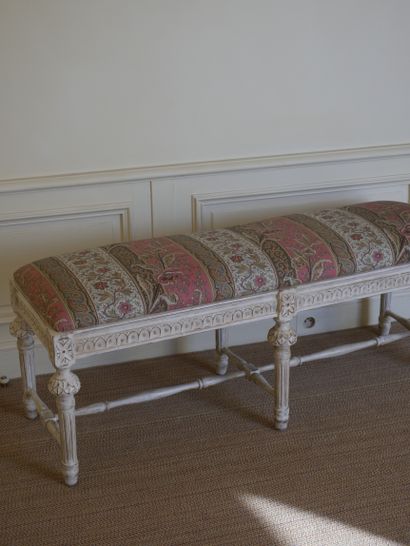null Bench in carved wood lacquered cream, standing on six tapered fluted legs joined...