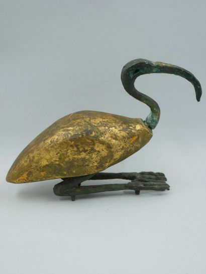 null Ibis couché en dévotion.

Thot ibis, Dieu de la Connaissance et du Savoir. Bronze...
