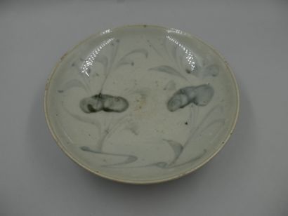 null CHINA, late Ming period, 17th century. A celadon glazed stoneware bowl with...