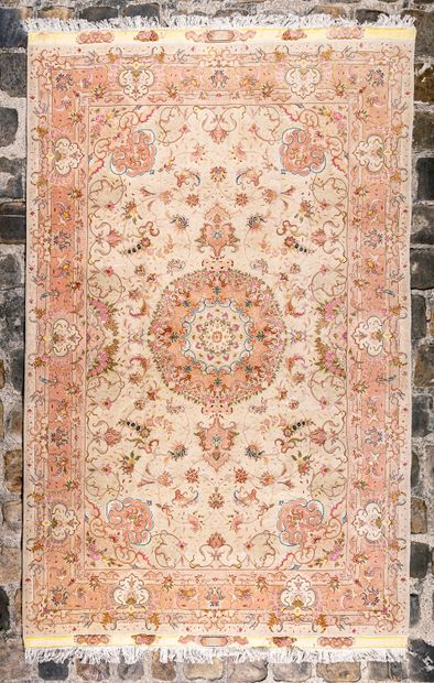 null Important and very fine Tabriz (North West Iran) circa 1980 in wool and silk.

306...