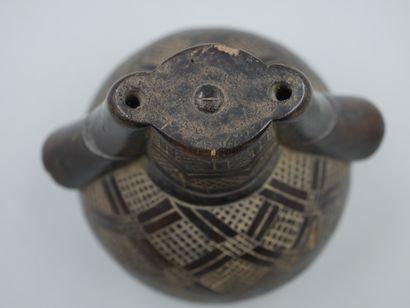 null DEMOCRATIC REPUBLIC OF CONGO. Wooden powder flask of classical shape and decorated...