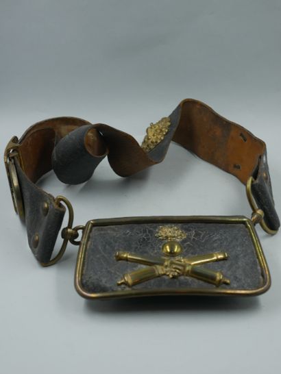 null Lot : 

- An Officer's Collar Hanger 

- An Officer's Shako plate in gilded...