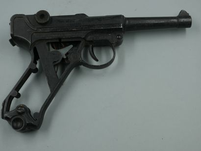 null Deux étuis : 

-un pour pistolet allemand Luger P08`marqué de Schwarzenberger...