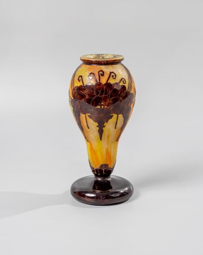 null Charles SCHNEIDER (1881-1953) dit CHARDER et LE VERRE Français. Vase ovoide...