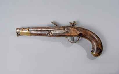 null Spanish marine pistol, with flint transformed with percussion. Bronze barrel....