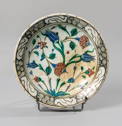null IZNIK. Circular siliceous ceramic dish with painted decoration of tulips and...