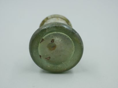 null Iridescent green glass for ointments or perfumes. Roman period. Height : 7cm....