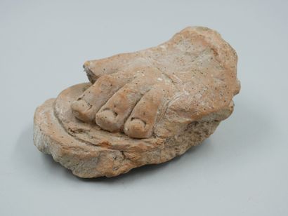 null Foot of a statue, terracotta, Roman period. On the remains of a terrace. Width...