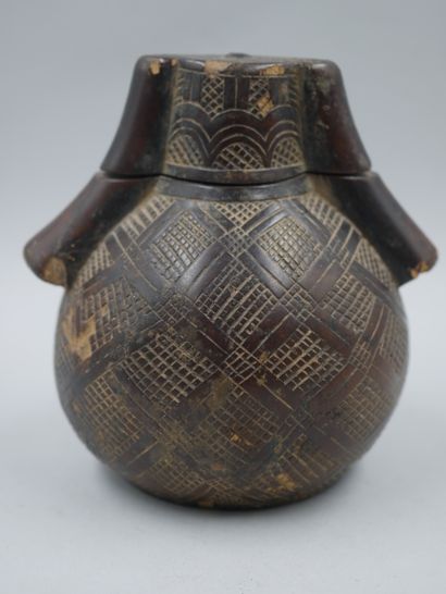 null DEMOCRATIC REPUBLIC OF CONGO. Wooden powder flask of classical shape and decorated...