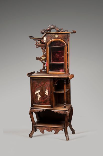 null Meuble de collectionneur, dans le goût de Gabriel VIARDOT (1850-1906) en bois...