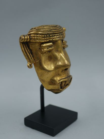 null Tumbaga mask. Poor ohermaïquer with low title, Tairona style. Height: 8cm a...