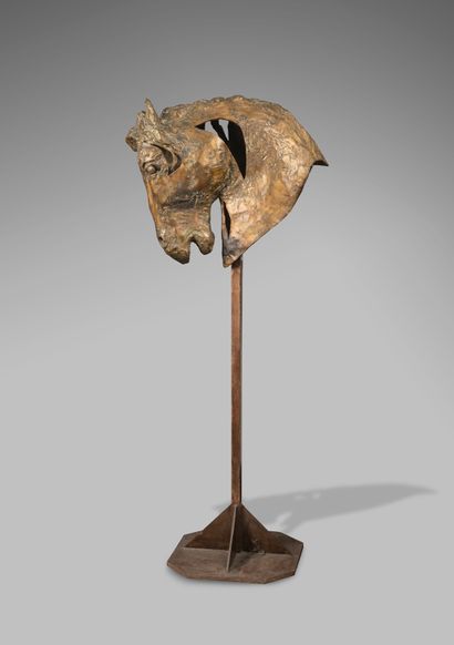 null 
Paul CHESNEAU (1967), attributed to. Important horse head in bronze with medal...