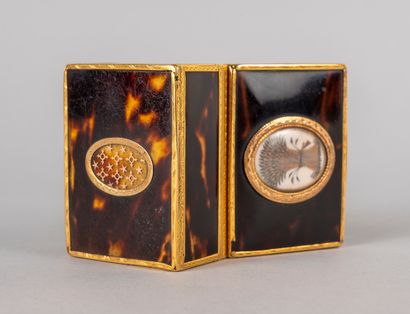 null Rectangular tortoiseshell fly box, mounted with a chased and guilloched yellow...