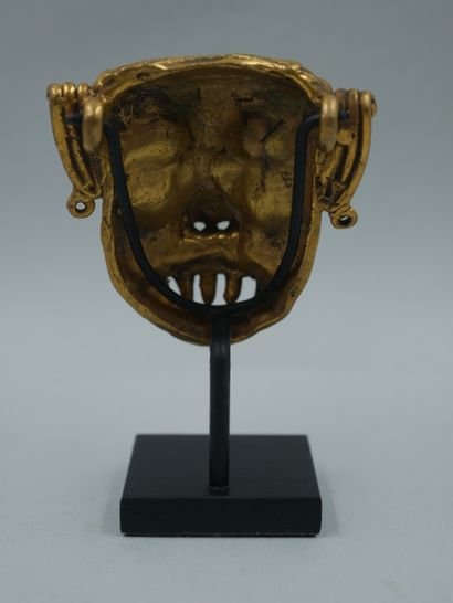 null Tumbaga mask. Poor ohermaïquer with low title, Tairona style. Height: 8cm a...