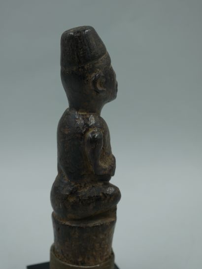null DEMOCRATIC REPUBLIC OF THE CONGO. Wooden cane top, representing a chief sitting...