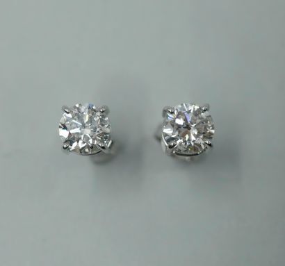 null A pair of beautiful 18k white gold earrings each set with a 0.90ct brilliant...