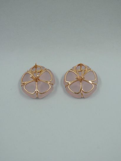 null 
Pair of 18k yellow gold flower earrings, the heart paved with diamonds and...