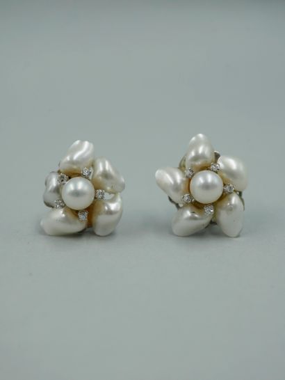 null Pair of 14k white gold flower ear clips, the heart set with a cultured pearl...