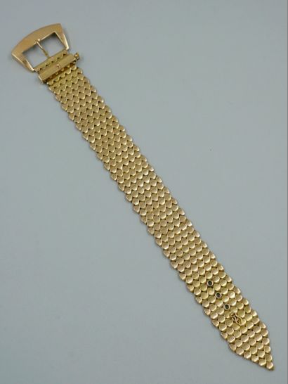 null Important bracelet in 18k yellow gold showing a belt with flexible mesh - Length...