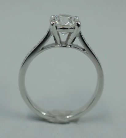 null An 18k white gold solitaire ring set with a 1.50ct brilliant-cut diamond in...
