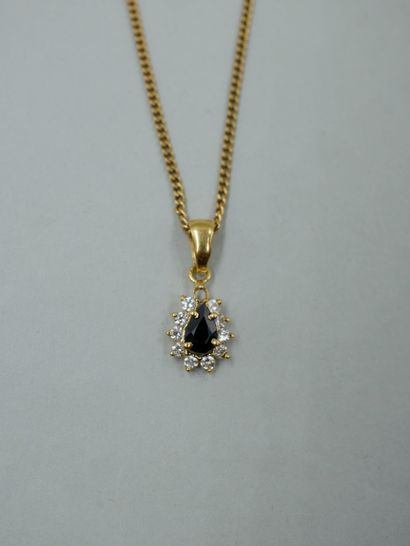 null An 18K yellow gold flower pendant with a pear-shaped spinel in a diamond setting....