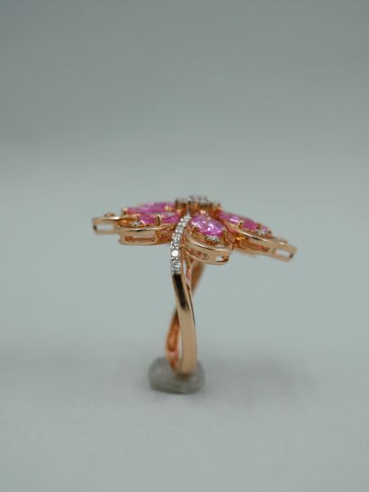 null Flower ring in 18K pink gold, the heart set with diamonds, the petals set with...