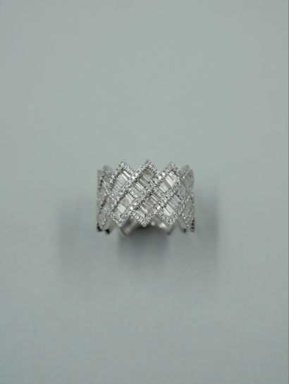 null Large 18k white gold ring with geometrical zigzags paved with brilliant cut...