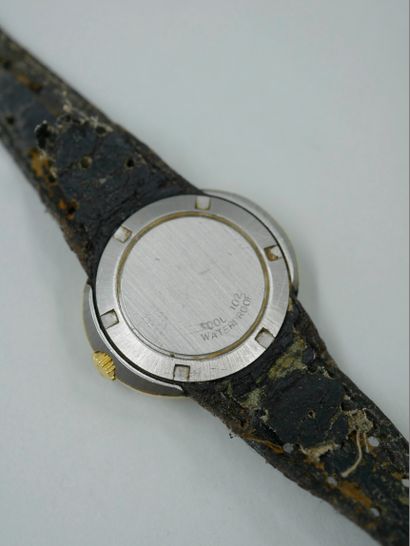 null OMEGA. Oval wristwatch, "Dynamic" model in steel. Chased bezel. Grey and gold...