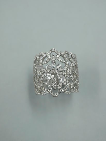 null Large openwork ring in 18K white gold with arabesques paved with diamonds. TDD...