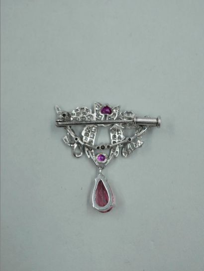 null 
18K white gold and platinum brooch featuring two doves linked by a spinel heart,...
