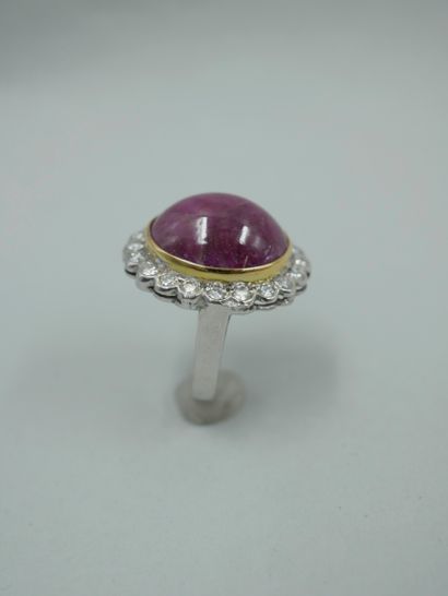 null An 18K gold ring set with a 12ct ruby root cabochon in a brilliant-cut diamond...