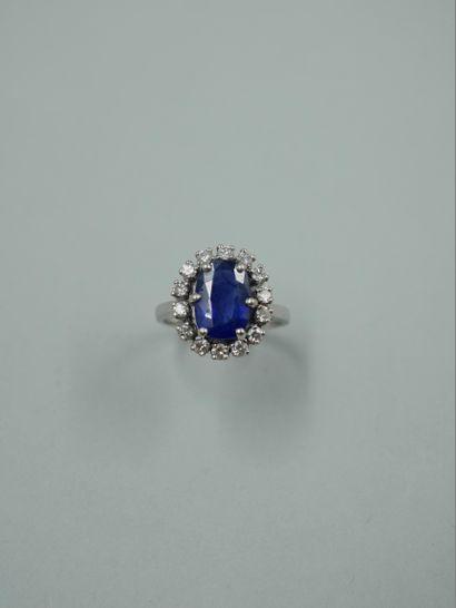 null 18k white gold pompadour ring set with a 2cts oval sapphire surrounded by brilliant...