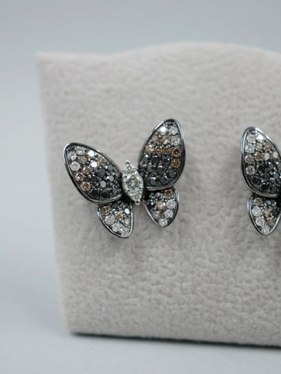 null Pair of butterfly earrings in 18k white gold paved with colored diamonds (white,...