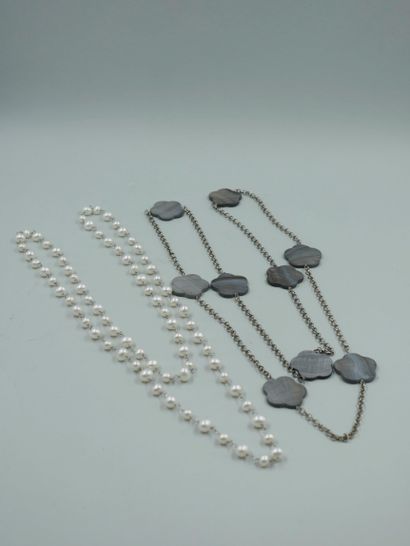 null Lot including a silver necklace 925 punctuated with cultured freshwater pearls...