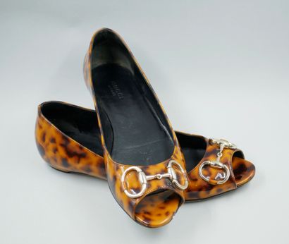 null GUCCI. Leopard sandals. Condition of use