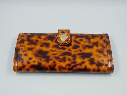 null GUCCI. Wallet "Hysteria" in patent leather with leopard print. Pressure closure...