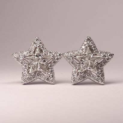 null Pair of 18K white gold star earrings set in their centers with two stars composed...
