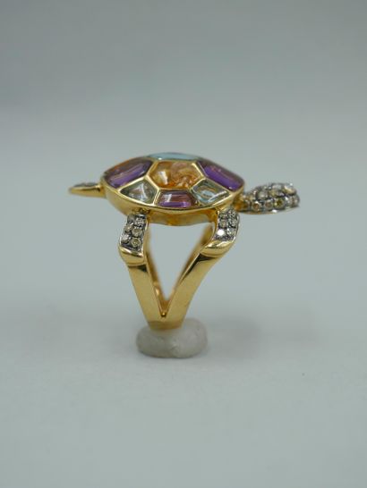 null Ring in 18K yellow gold with a turtle paved with diamonds, the shell set with...