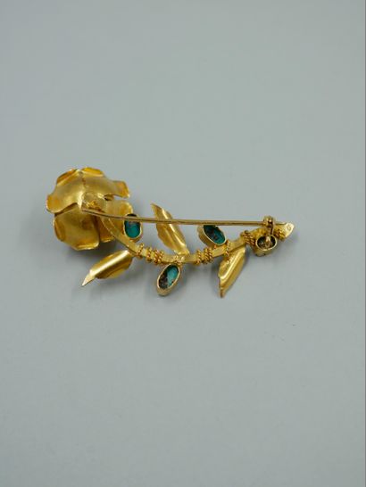 null Brooch in 18k yellow gold showing a rose set with turquoise cabochons - Length:...